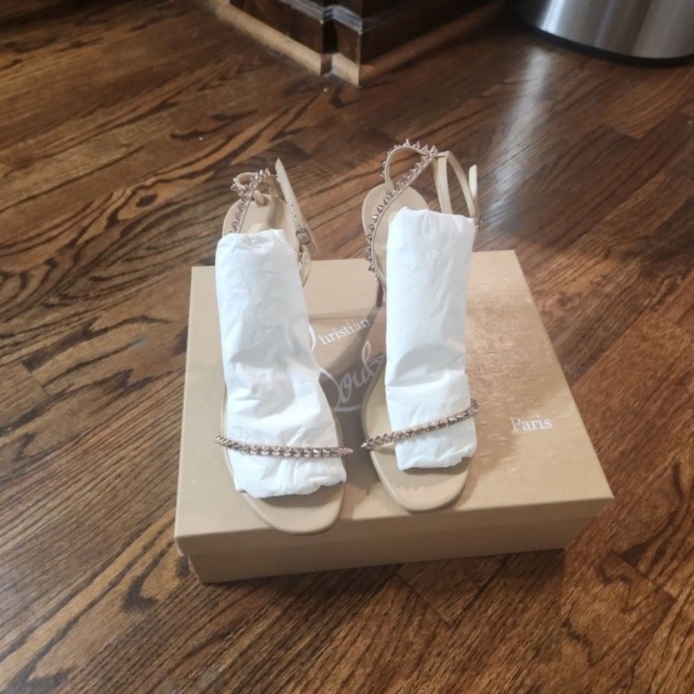 Christian louboutin sz40 nude - Picture 3 of 4